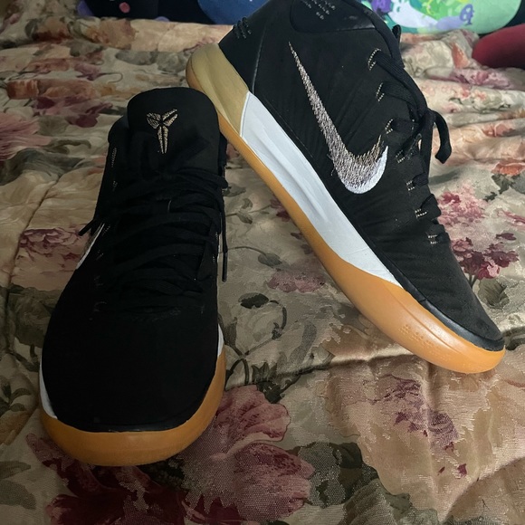Nike  Kobe Bryant Shoes Size 8 - Picture 1 of 5
